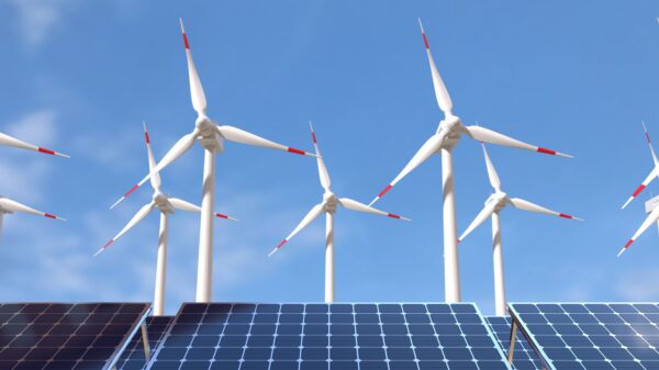 Una turbina eólica proyectada con placas solares - Condomínios Verdes