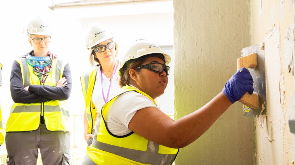 mujeres en construccion