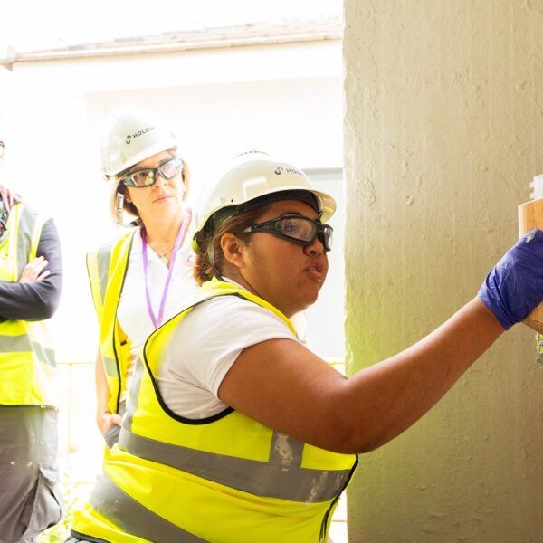 mujeres en construccion