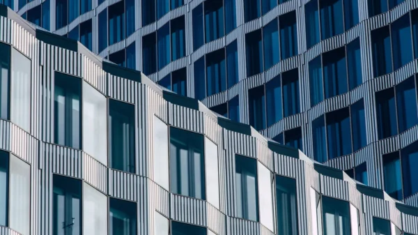 Ventana de perfiles de PVC en edificio sostenible.