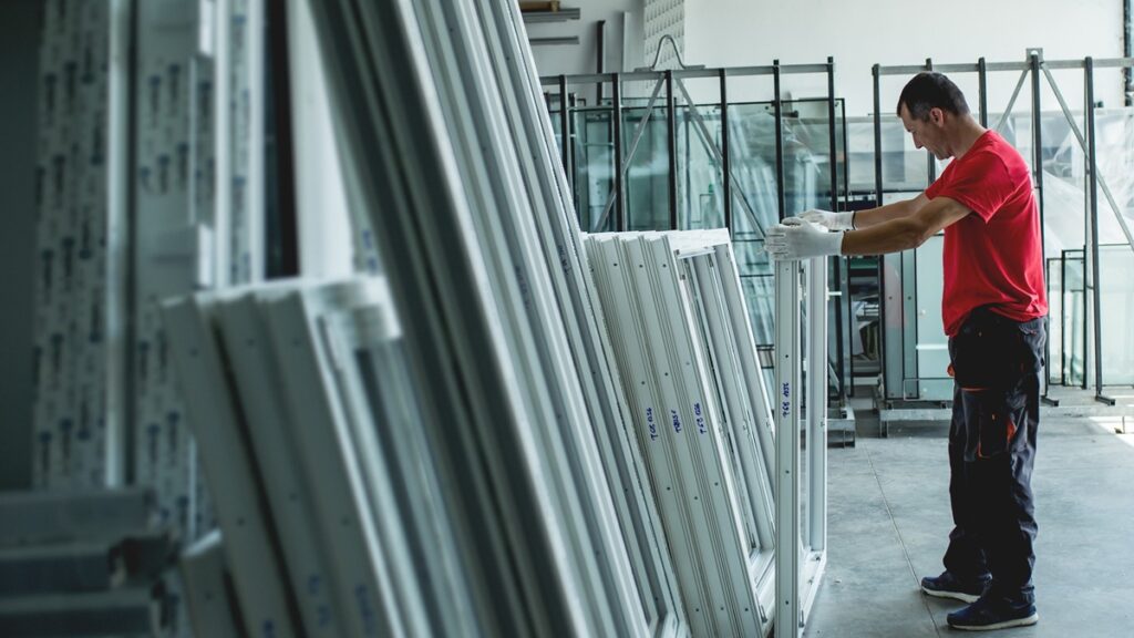 Asesoramiento profesional en tienda para la compra de ventanas en España y elección de aislamiento