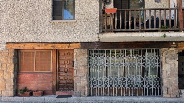 cambio de uso de local comercial a vivienda en edificio residencial